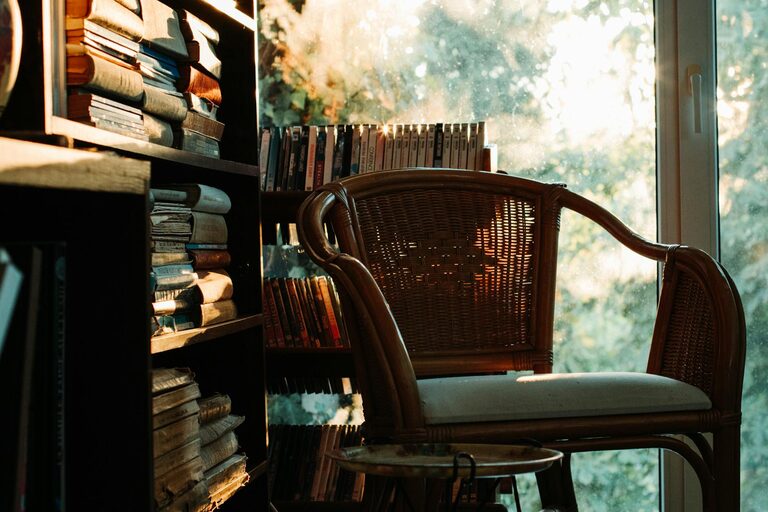 How to Create a Cozy Reading Nook for Relaxation and Focus